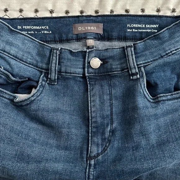 Florence Skinny Mid Rise Intrasculpt Crop - Picture 2 of 4